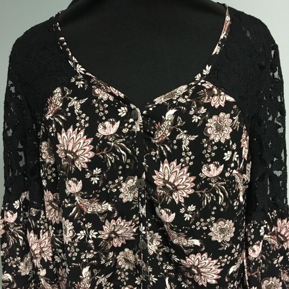 Flowing Knox Rose Boho Top with Long Bell Sleeve - Picture 3 of 9